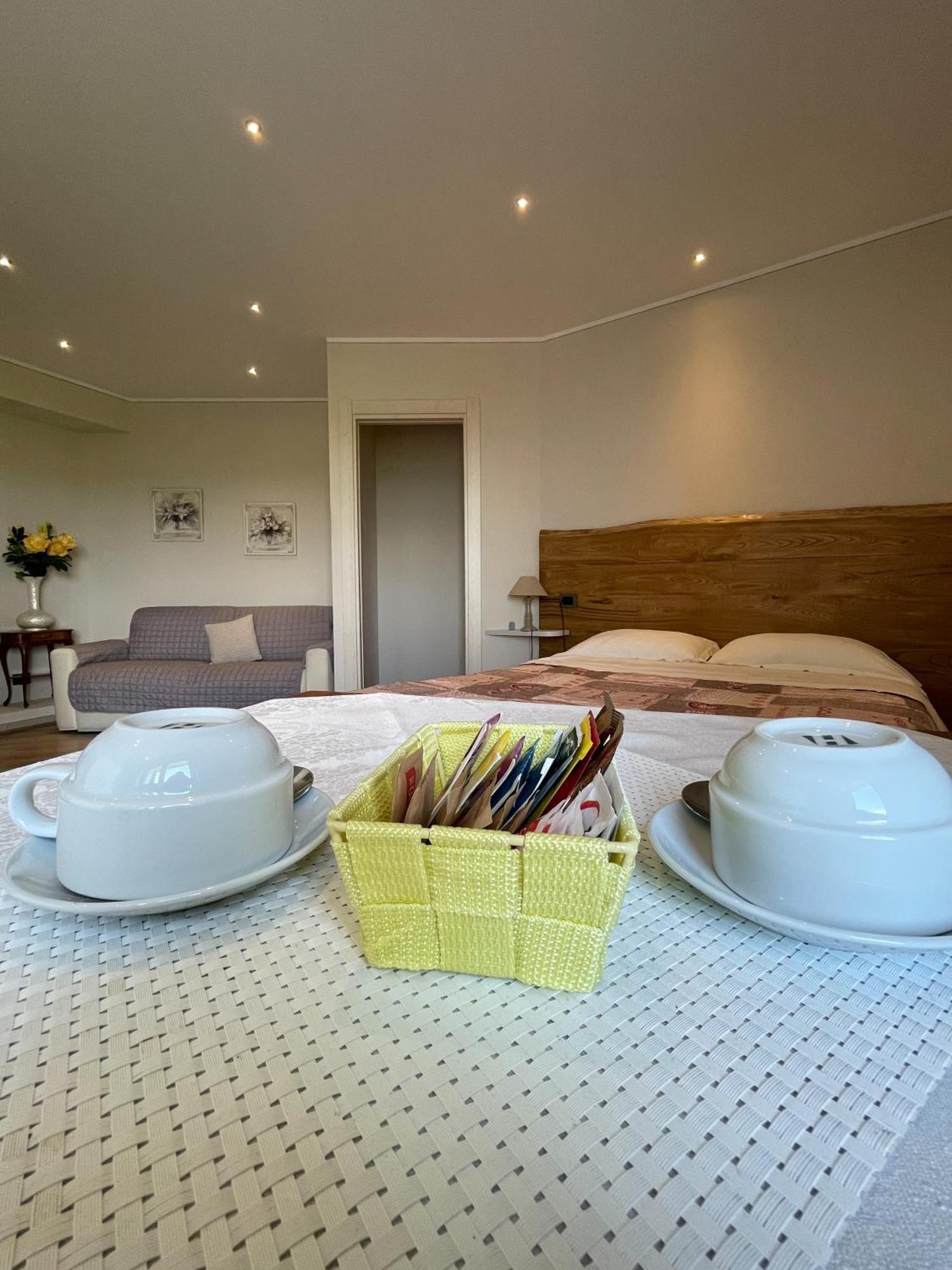 Carrù La Rocca Bed & Breakfast エクステリア 写真