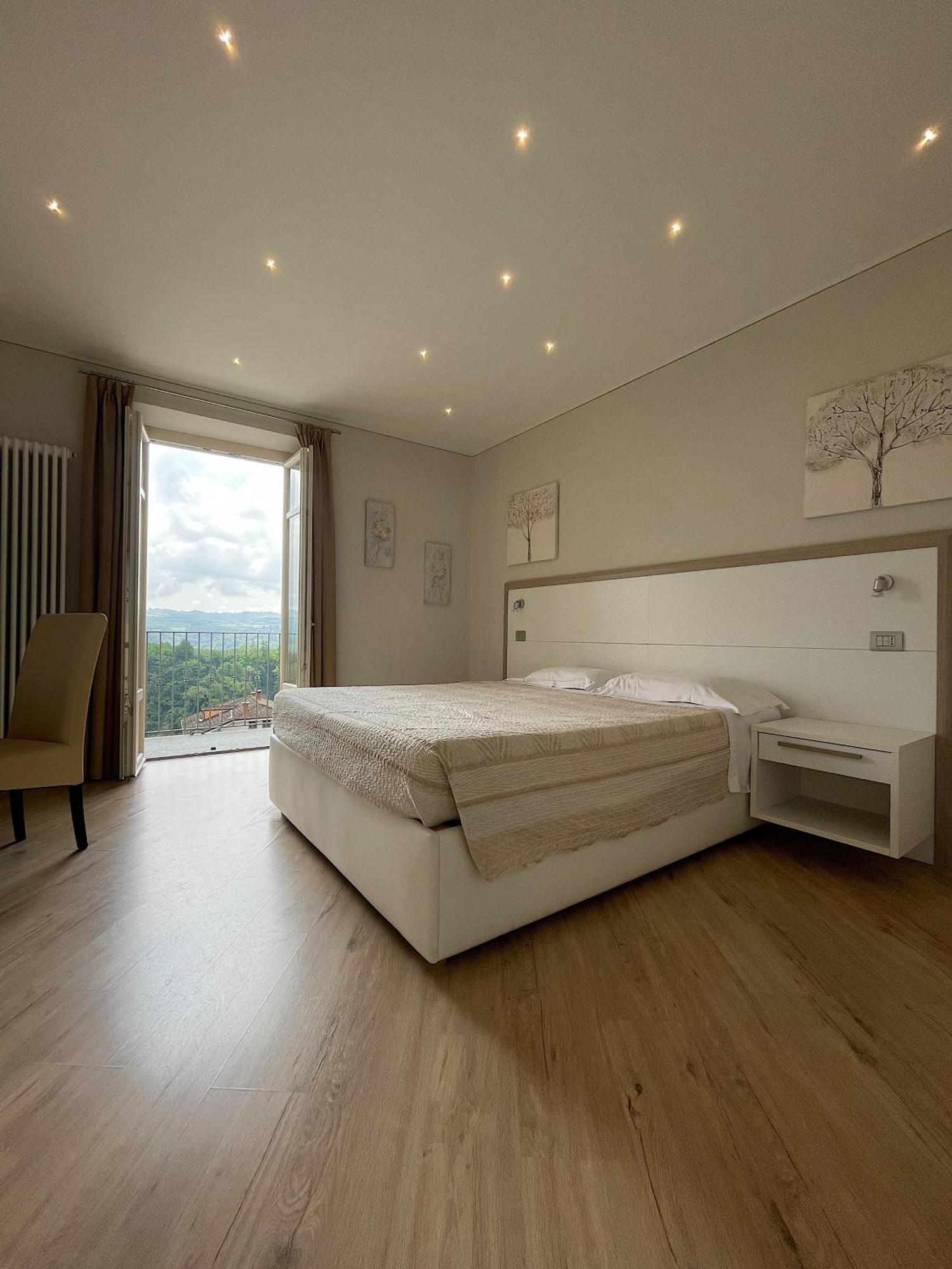 Carrù La Rocca Bed & Breakfast エクステリア 写真