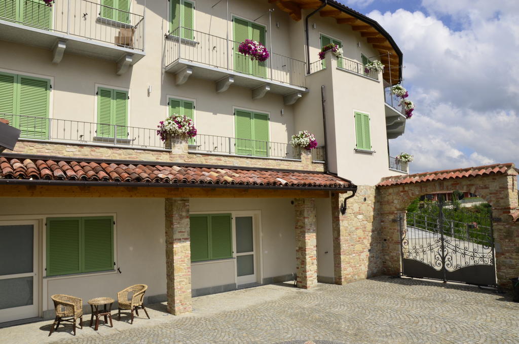 Carrù La Rocca Bed & Breakfast エクステリア 写真